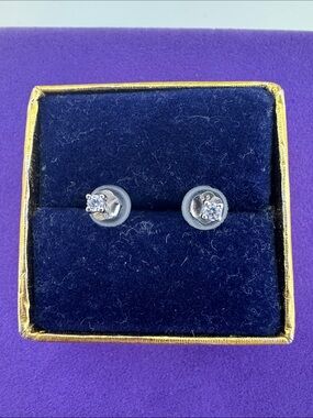 💛 Classic Sterling Silver Clear Cubic Zirconia Stud Earrings | Classic Sparkle